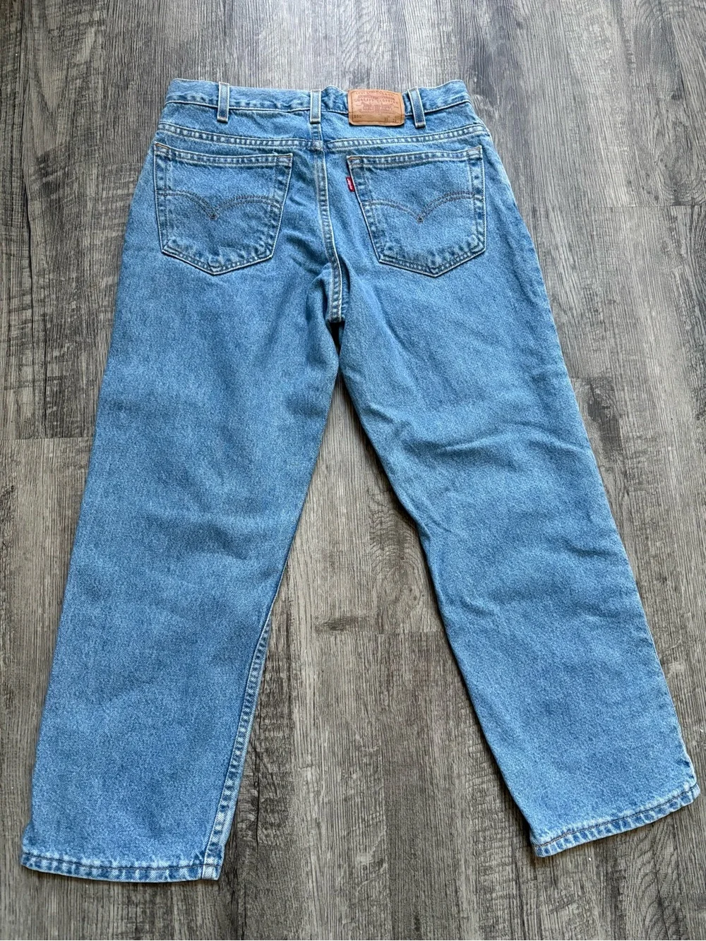 vintage 2000s levi’s 550